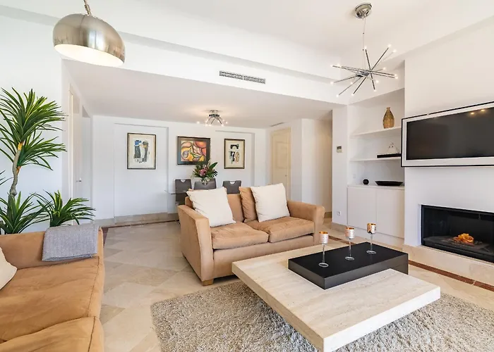 Waterside Apartment In Sotogrande Marina With Private Pool