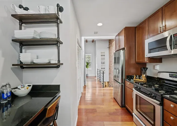 Navy Yard Gem: Stylish Condo Near Nationals Stadium