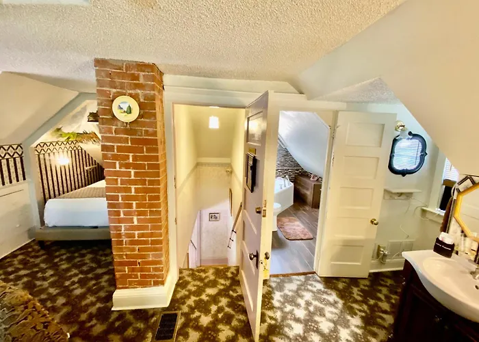 Bed and Breakfast Holden House 1902 Inn