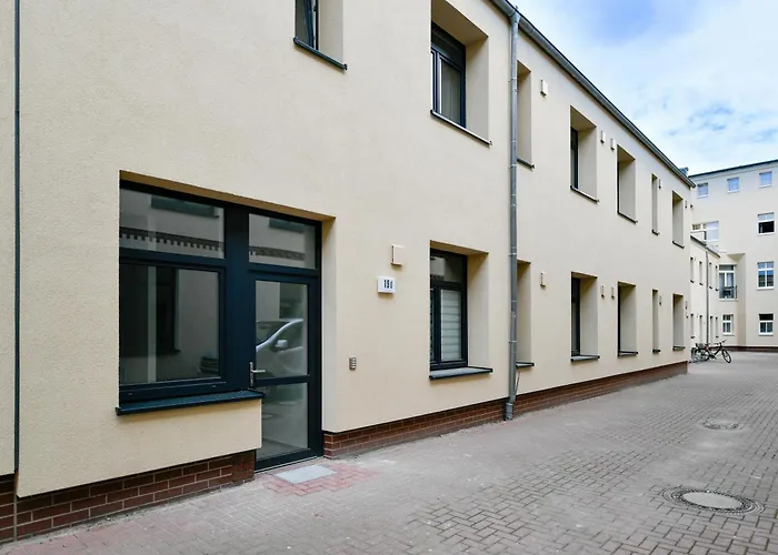 Ferienwohnungen Am Theater: Modern Central Apartments with Kitchen and Netflix