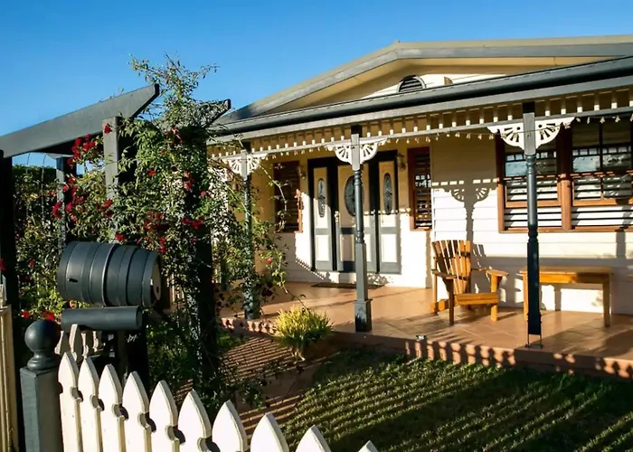 Charming Coastal Escape Near Pumicestone Passage