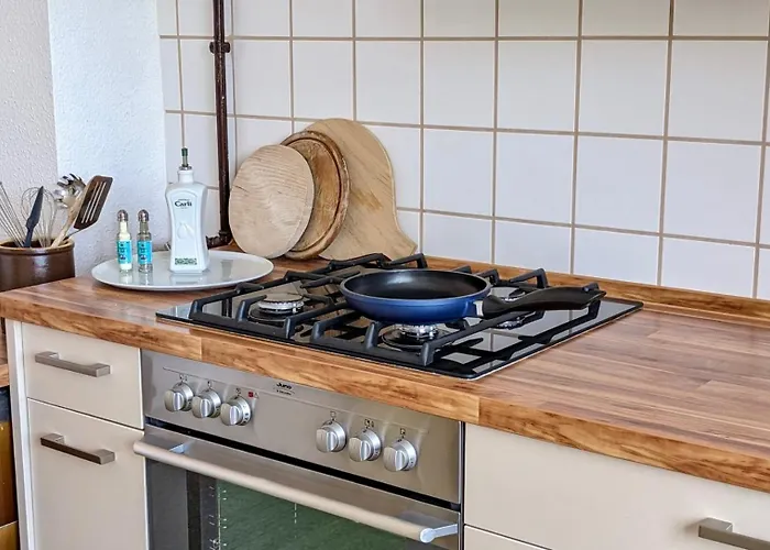 Grosse Ferienwohnung Mit Loggia Und Garten In Cottbus