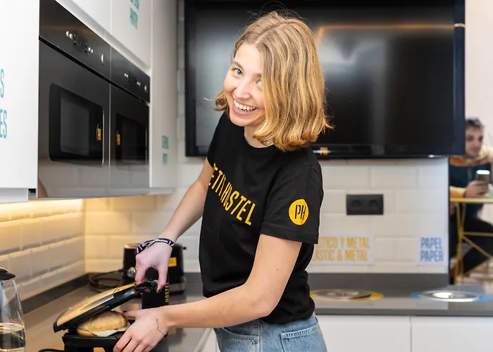 Hotel cerca del colegio: Petit Hostel Palacio Real