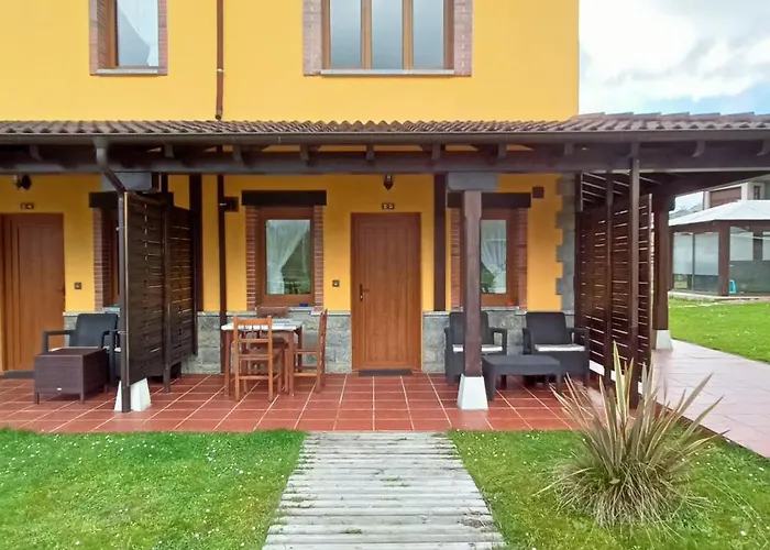 Apartamentos El Castaneu