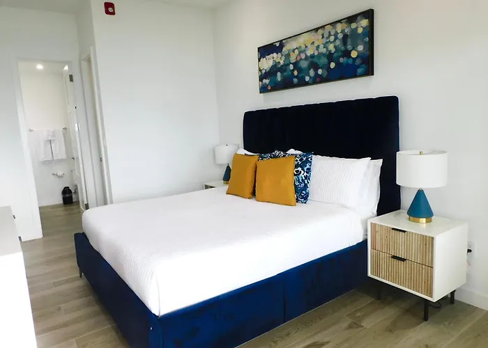 Oceanfront With 7 Mile Beach Views, Ground-Floor, Pool, Sleeps 6