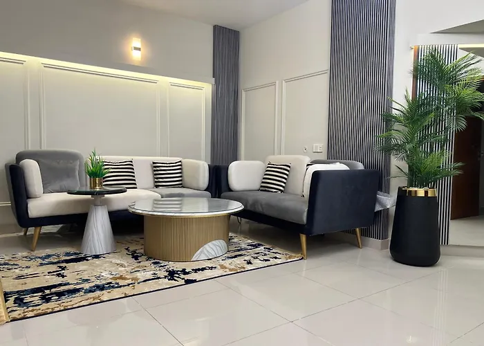 Comfortia Guest House 3 Bed With Dringdining