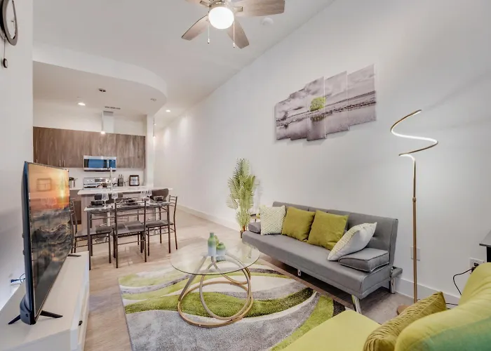 Snazzy Loft Style 2Br I Gym I Parking I Workspace