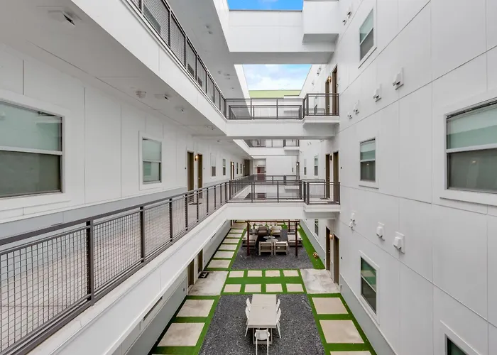 Snazzy Loft Style 2Br I Gym I Parking I Workspace