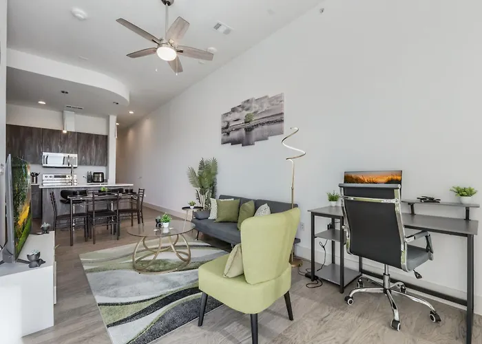 Snazzy Loft Style 2Br I Gym I Parking I Workspace