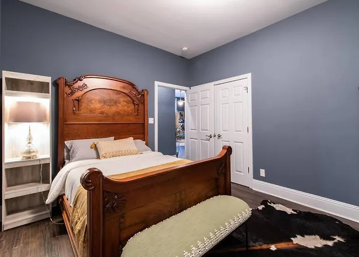 Downtown Sophistication/ Two Bedroom / Two Bath