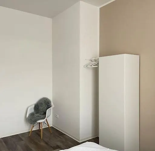 Moderne Und Stilvolle Wohnung Direkt Am Teich