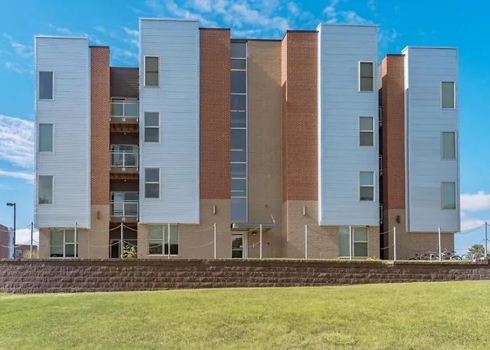 Spacious 2Br Suite Plus Patio Near Iowa State