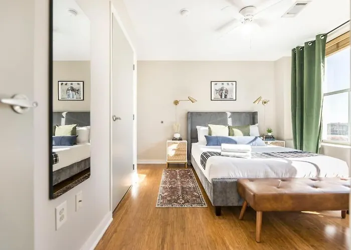 Chic & Vibrant Cherry St Hideaway - Walk Score 73