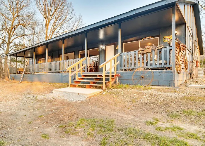 Serene & Cozy Studio Cabin: Walk To Norfork Lake!