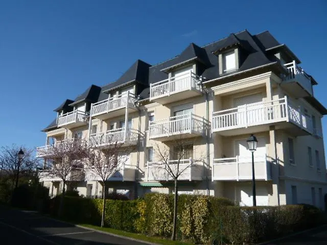 Cabourg - 2 Pieces Avec Balcon Et Parking- Hyper Centre Et Plage