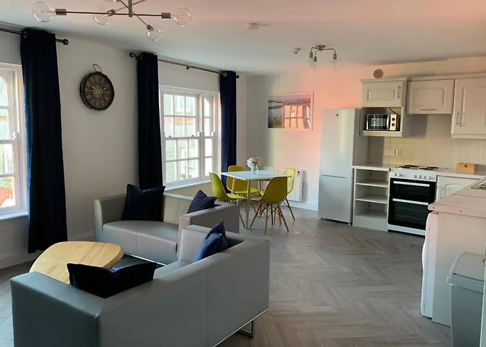 Town Center Beautiful 1 Bed Apartment