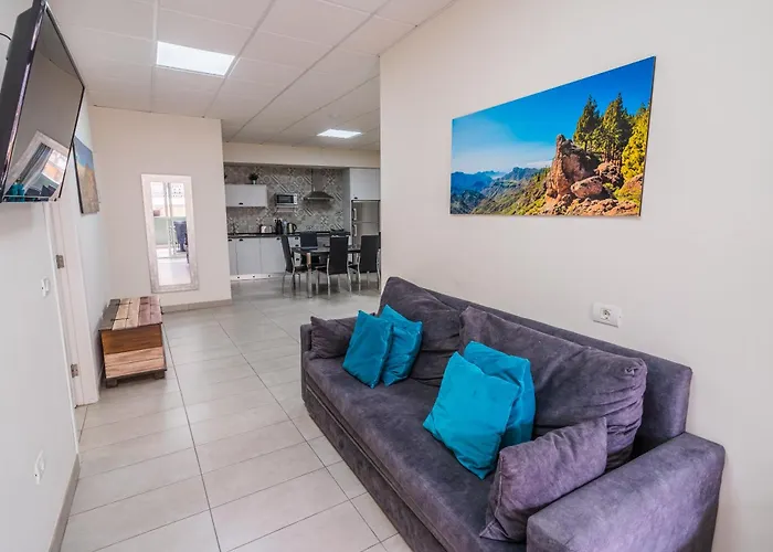 El Puente Holiday Home -Airport