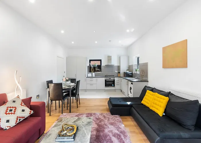 Cozy One-Bedroom Retreat In Morden Sm4, London