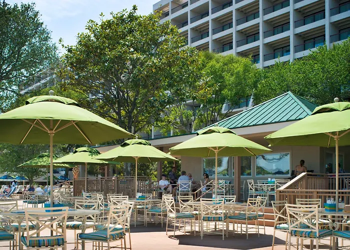Hotel with pool: Hilton Beachfront Resort & Spa Hilton Head Island