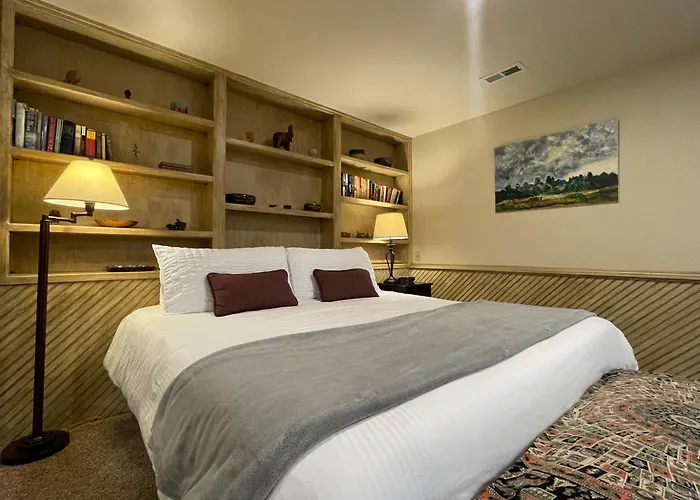 Couples Retreat With Hot Tub, Sauna And Steam Room