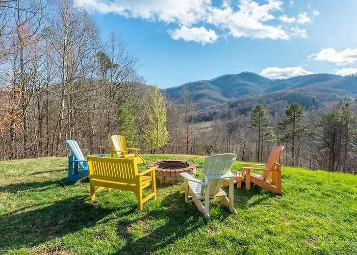 Historic House! 12 Acres 6 Suites Bbq
