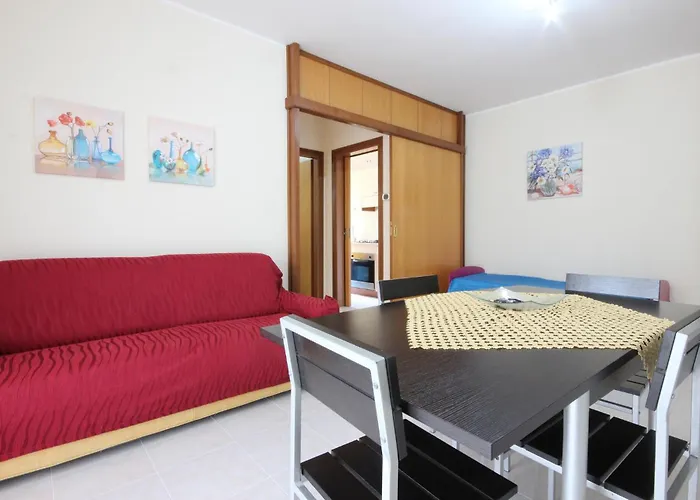 1 Bedroom Beautiful Apartment In Parco Dei Tigli