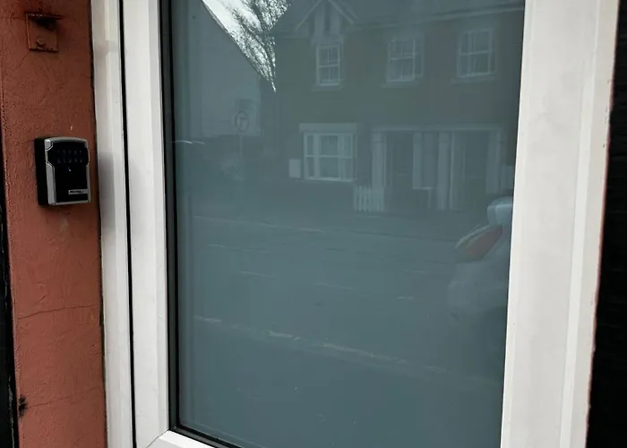 Entire Apartment Super King Bed Close To Town Centre