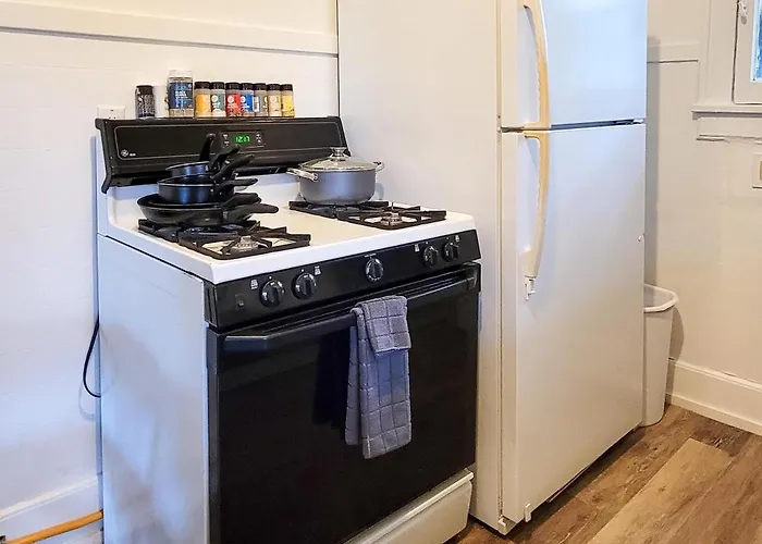 Port Huron Temp Stays - Apartment 1