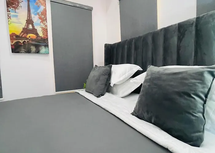 Americana Luxury Apartment
