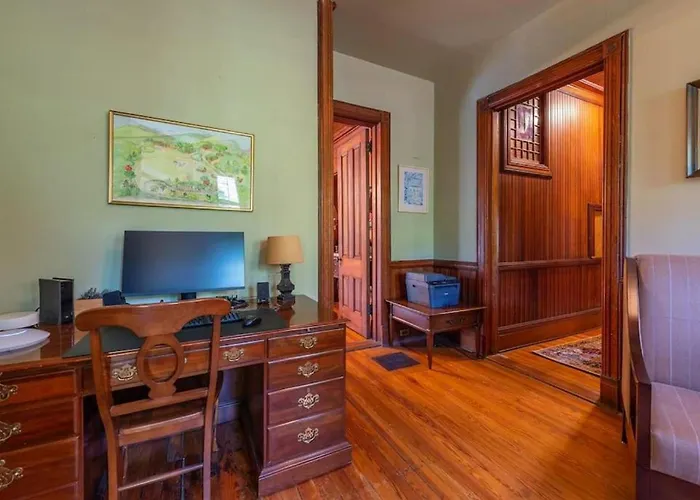 Historic House! 12 Acres 6 Suites Bbq