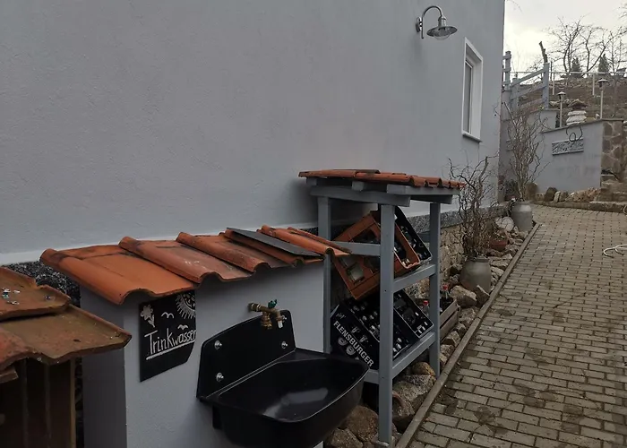 Pauls Hexenhaus Wohnung Hexe Mit Fahrrad Garage Und Innenhof Fuer Motorraeder