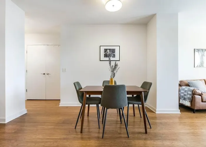 Chic Cherry St Stay, Walk To Downtown Eats