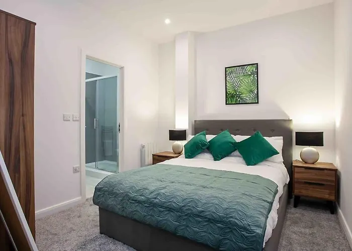 Modern & Stylish 1 Bedroom Apartment In Bolton