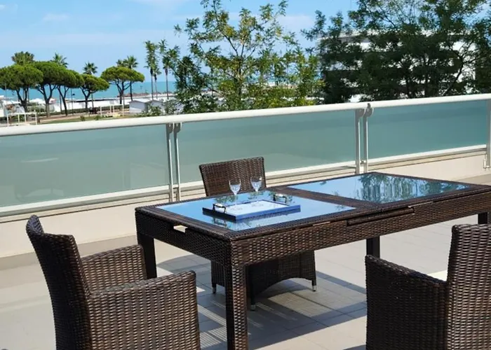 White-Blue Vibes, Seafront 2-Bedroom Apt