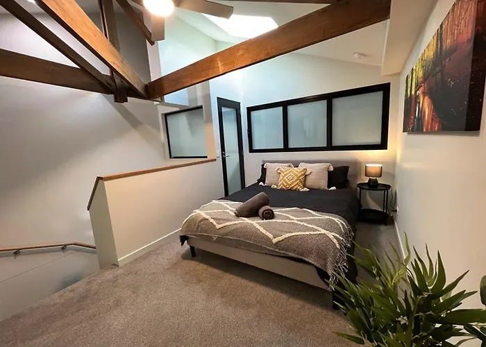 Devonport Loft Apartment Ac Great Location!