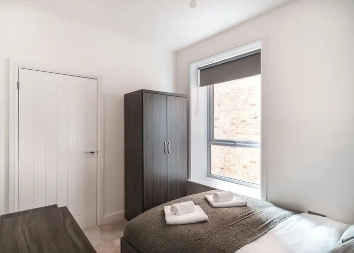 Spacious 3 Bed Apartment In Waterloo Liverpool