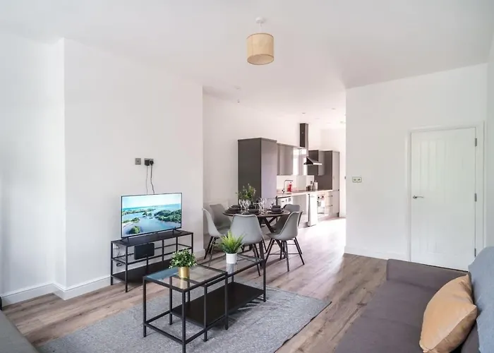 Spacious 3 Bed Apartment In Waterloo Liverpool