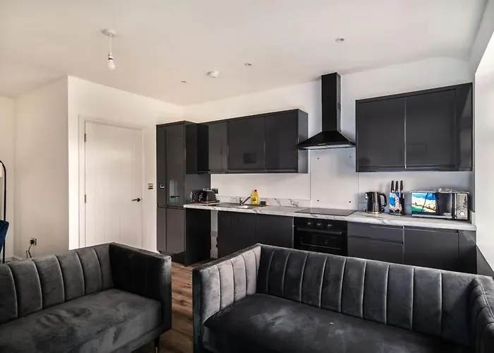 Spacious 2 Bed Apartment In Waterloo Liverpool