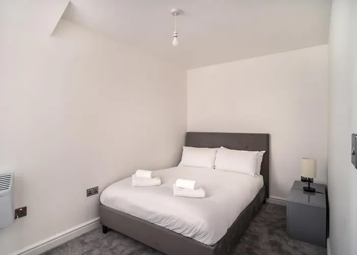 Spacious 2 Bed Apartment In Waterloo Liverpool