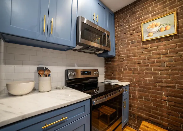 Apt In The Heart Of Main Street