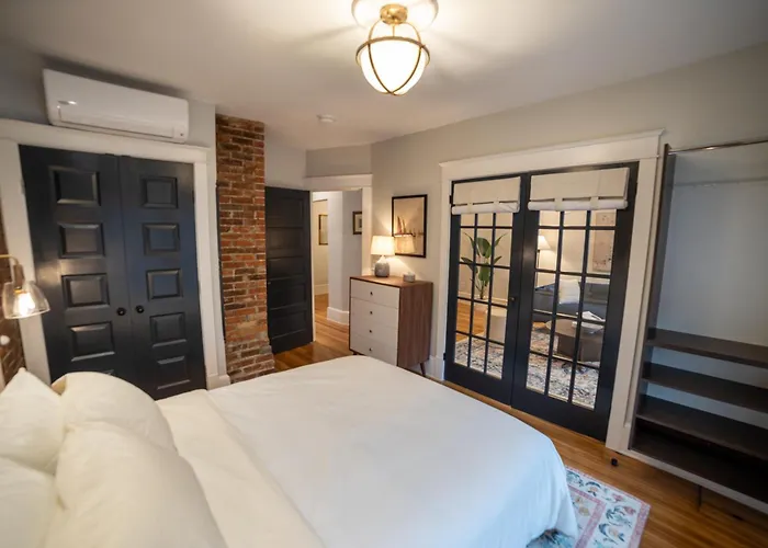 Apt In The Heart Of Main Street