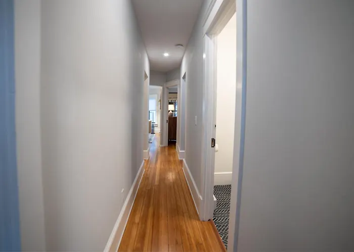 Apt In The Heart Of Main Street