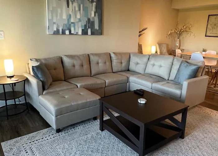Spacious 2 Bed, 2 Bath Uptown Gem In The Heart Of The City-Parking-Wi-Fi-Balcony-Walk To Boa Stadium