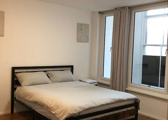 Studio In Bolton Town, Short Stay Studio 5,