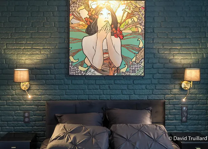 Suite Mana Cupidon Avec Vue Place Ducale Et Parking Inclus