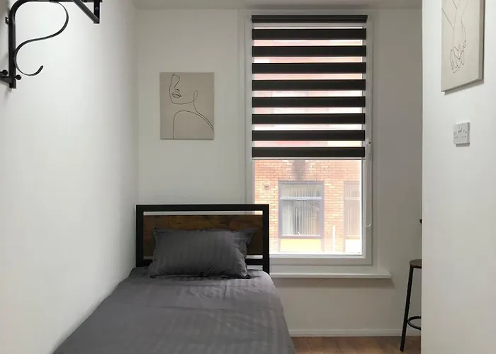 Studio In Bolton Town, Short Stay Studio 3,