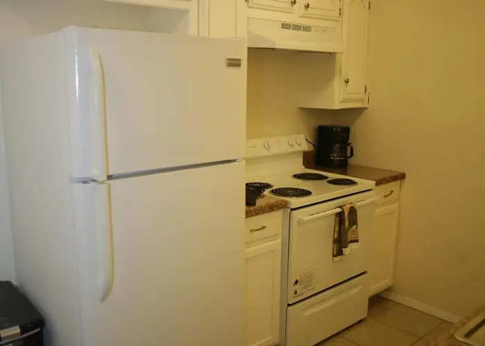 Conveniently Located Apartment Near The Fort Sill Entrance Gate!