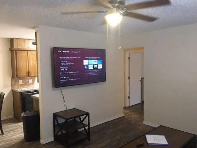 Downstairs One Bedroom Close To Fort Sill!