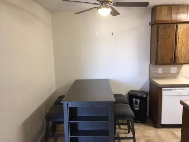 Cozy 1-Br Upstairs Apartment, Near Fort Sill!