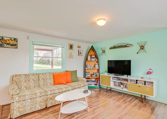 Waterfront Virginia Retreat W/ Canoe, Pets Welcome